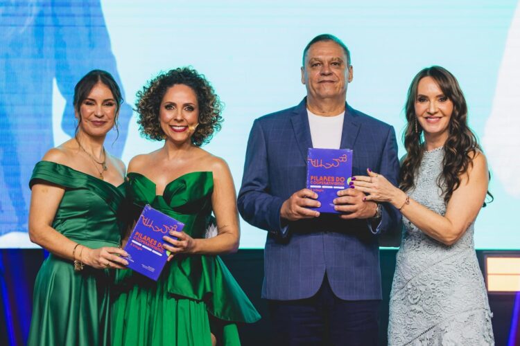 Jornalistas campo-grandenses lançam trilogia em Santa Catarina