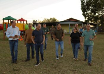 Coronel David anuncia em Amambai investimento para Hospital do Câncer e recebe homenagem do Projeto Florestinha