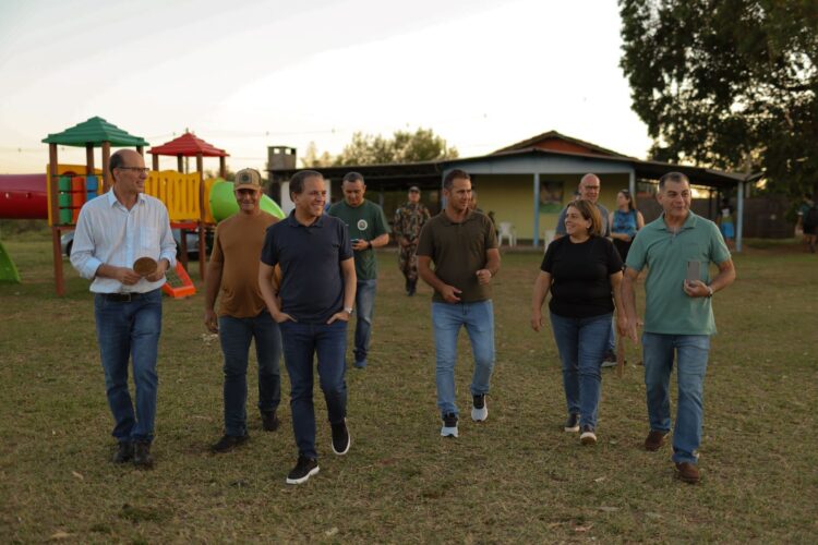 Coronel David anuncia em Amambai investimento para Hospital do Câncer e recebe homenagem do Projeto Florestinha