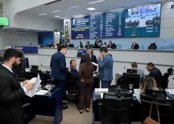 Câmara vota vetos a emendas da LDO e à redução do ISS para empresas de informática