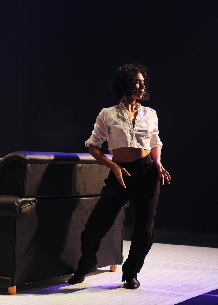 Bailarina representa Mato Grosso do Sul na Bienal de Dança de Lyon – França