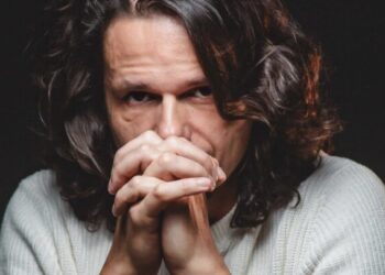 Do livro ao palco: Odilon Esteves promove experiência interativa no FIT Dourados