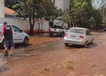 Capivara News TV: Reservatório de água se rompe, assusta moradores do Buriti e deixa ruas alagadas