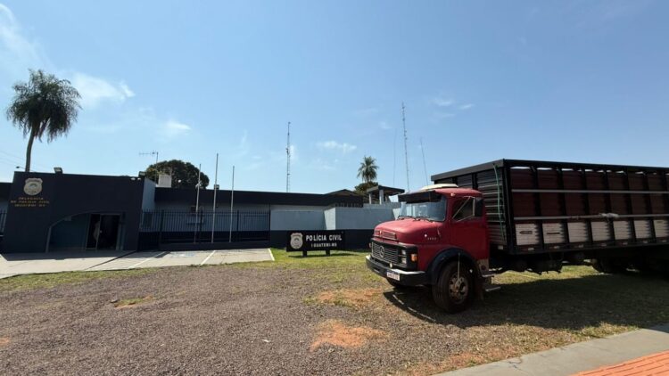 Polícia de Iguatemi prende 4 em flagrante e recupera caminhão subtraído no Paraná