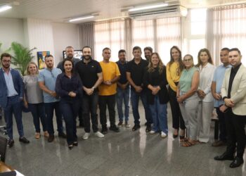 Após ouvir vereadores e professores, Prefeitura revê decreto e amplia estudo sobre piso da educação