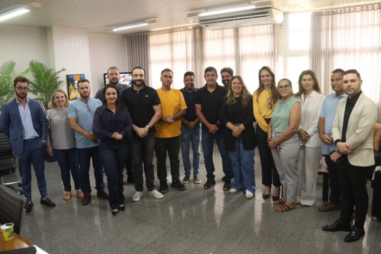 Após ouvir vereadores e professores, Prefeitura revê decreto e amplia estudo sobre piso da educação