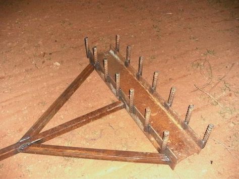 Jovem mata homem a golpes de rastelo na cabeça após briga em rancho de Rochedo