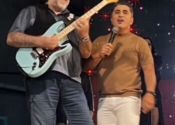 Acompanhados de Amado Batista, Borin e Luciano levantam o público na Festa do Né em GO