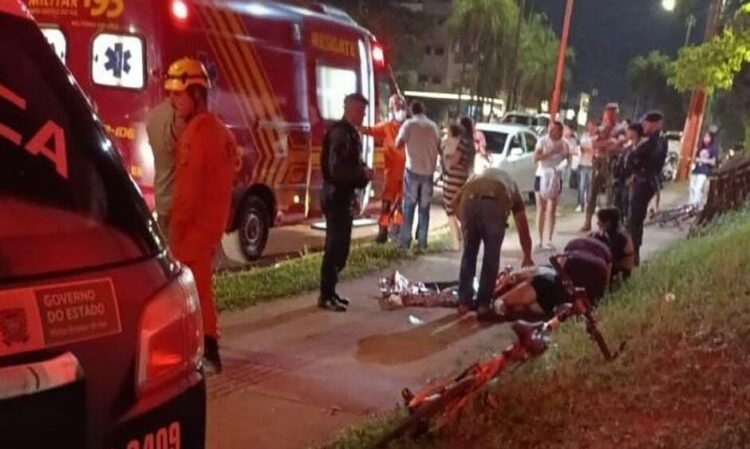 Pistoleiros em 2 caminhonetes executam homem que pedalava em ciclofaixa de Ponta Porã