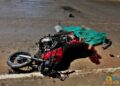 Motociclista tem morte instantânea ao colidir de frente com Hilux na cidade de Coxim