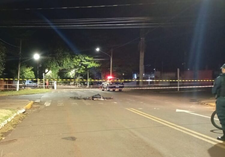 Caminhão boiadeiro atropela e mata ciclista em cruzamento de Dourados