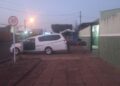 Pai encontra corpo do filho dentro do carro na garagem de casa em Três Lagoas