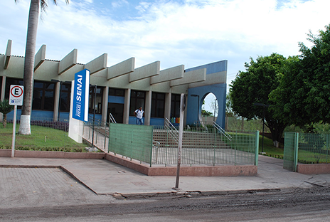 Fiems viabiliza asfalto e mantém em funcionamento unidade do Senai em Corumbá