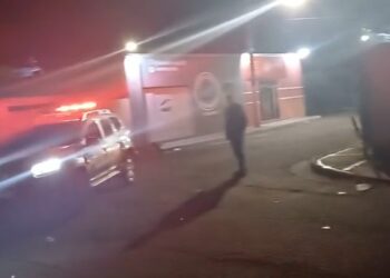 Rapazes são baleados na Vila Nhanhá por dupla em moto e ficam em estado grave