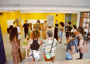 Resgatando saberes populares: projeto realiza workshop de manipulação de ervas e feitura de chás