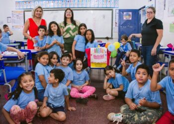 No Mês da Criança, carinho e empatia transformam aniversário em lição de afeto