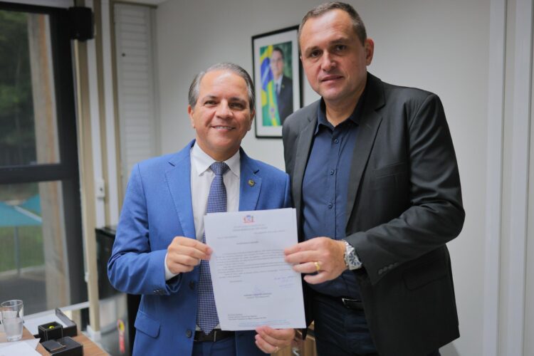 Coronel David leva à Secretaria de Educação pedido de reforma da Escola Estadual José Ferreira em Três Lagoas