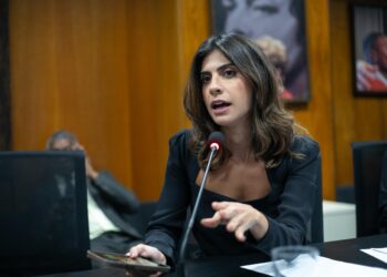 Deputada Camila Jara cobra fiscalização e repasse da redução no preço da gasolina em MS