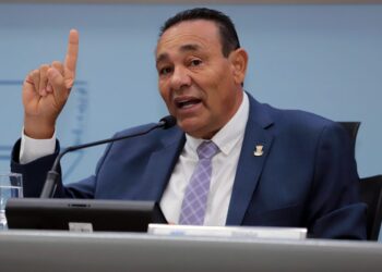 Vereador Carlão vai convidar secretário da Sisep para esclarecer sobre falta de tapa-buracos na Capital