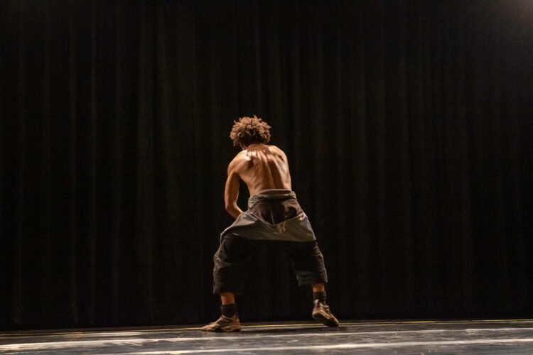 Projeto TORÓ lança revista de pesquisa em dança com mostra de solos