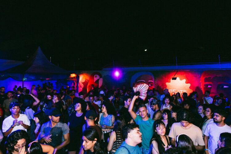 Festa gratuita tem pagode ao vivo, flashbacks e muito funk 2000 no Centro da Capital. Veja: