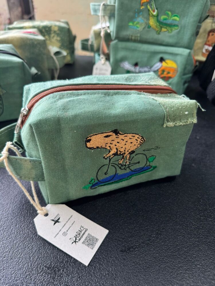 Artesã de MS transforma malotes dos Correios em moda sustentável tem produtos na COP 30