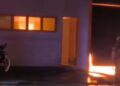Capivara News TV: Incêndio em distribuidora destrói garagem de veiculos e assusta moradores do Jardim América