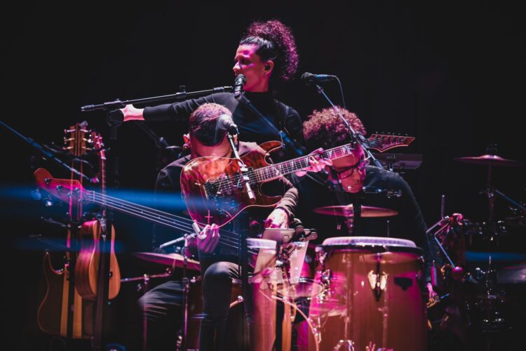 Ju Souc Trio chega a Ponta Porã com show gratuito na sexta-feira