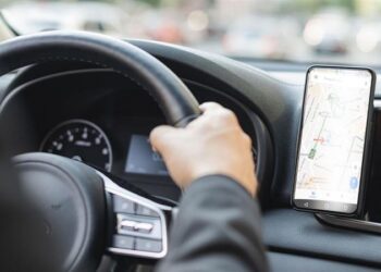 Motorista de app. é agredido por 4 ladrões e tem carro levado na região do Tiradentes