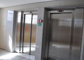 Elevador em condomínio: Leis de instalação, manutenção e dicas para síndicos