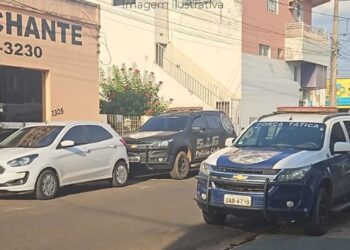 Vizinhos sentem forte odor e irmão encontra homem morto e em decomposição em Paranaíba