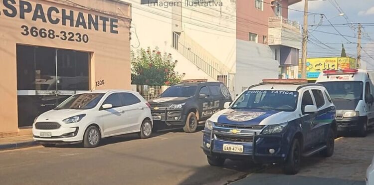 Vizinhos sentem forte odor e irmão encontra homem morto e em decomposição em Paranaíba