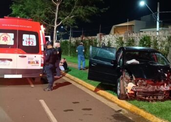 Capivara News TV: Jovens chocam carro cheio de cerveja e uísque contra muro de condomínio e um morre