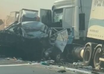 Colisão frontal entre caminhonete e carreta mata um condutor na BR-158