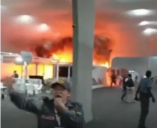 Incêndio de grandes proporções atinge pavilhão da COP 30 em Belém