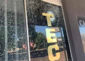 Barbearia na Vila Margarida é alvo de tiros por dupla em moto em Campo Grande