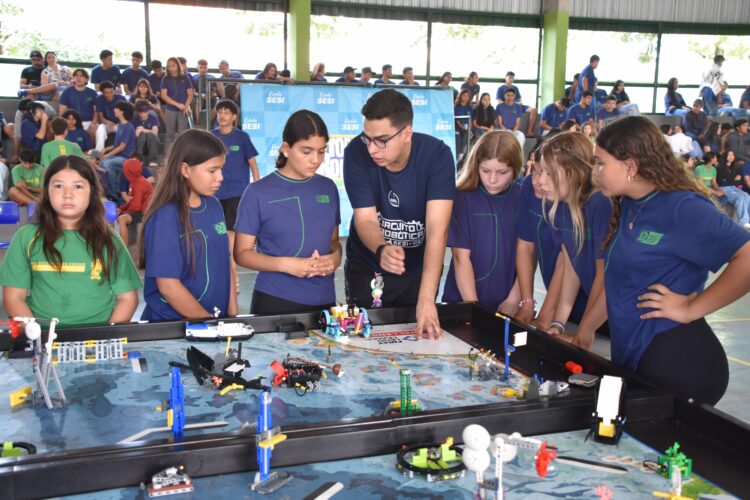 Inédito em MS, Festival Regional Sesi de Robótica atrai equipes de escolas públicas