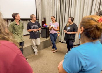 Oficina ‘Contos e Cantigas’ reúne educadores, artistas e curiosos na Casa de Cultura