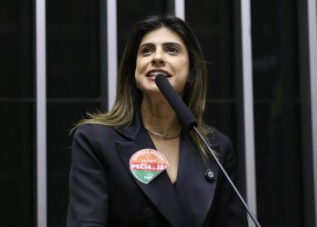 Projeto de Camila Jara que garante água potável e infraestrutura sanitária em todas as escolas do Brasil vai à sanção presidencial