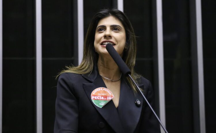 Projeto de Camila Jara que garante água potável e infraestrutura sanitária em todas as escolas do Brasil vai à sanção presidencial