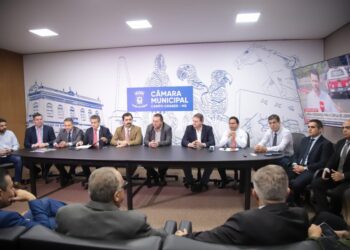 Vereadores cobram respostas sobre tapa-buracos e convocam secretária de Finanças para prestar esclarecimentos