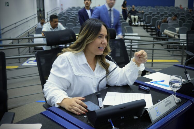 Ana Portela cobra providências imediatas sobre falta de ar-condicionado na Central de Atendimento ao Cidadão