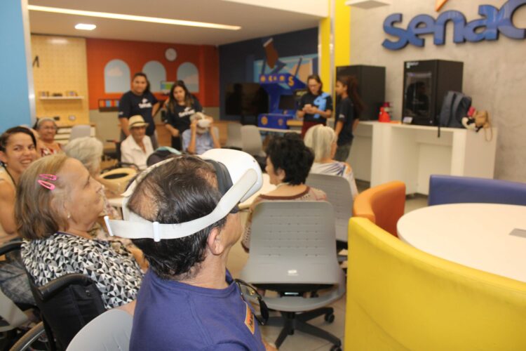 Tecnologia, juventude e afeto conectam gerações em visita do Asilo São João Bosco