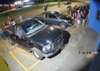 Capivara News TV: Vídeo mostra jovem sendo atropelada por motociclista que “dava grau” em Sidrolândia