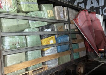 Garras apreende mais de R$1,2 milhão em contrabando de vitaminas e cigarros no Tijuca