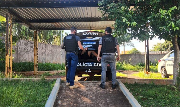 Lutador profissional é preso por agredir e algemar namorada que lhe cobrou R$ 7 mil