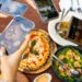 Viagens e alimentação fora de casa: como se cuidar em meio à correria?