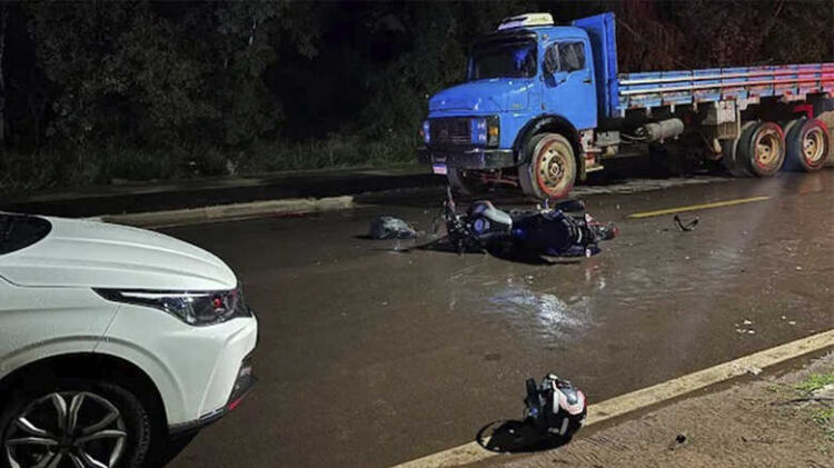 Pastor Beto morre ao colidir moto em caminhão parado e depois em carro que vinha na contramão