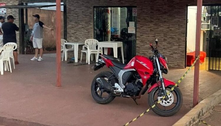 Dois ficam gravemente feridos em atentado a tiros em conveniência de Ponta Porã