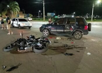 Motociclista de 20 anos tem traumatismo craniano ao colidir com carro em Chapadão do Sul